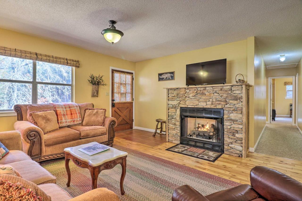 Creekside Retreat With Deck, 18 Miles To Wolf Ridge Villa Weaverville Buitenkant foto