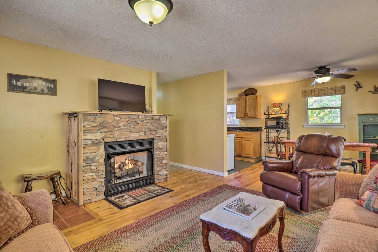 Creekside Retreat With Deck, 18 Miles To Wolf Ridge Villa Weaverville Buitenkant foto
